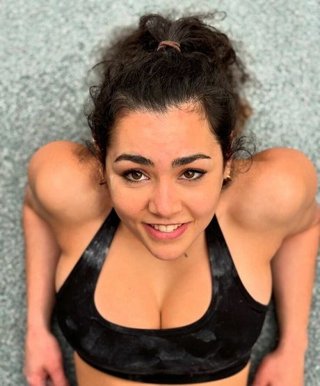 Helena Daher exclusive star images