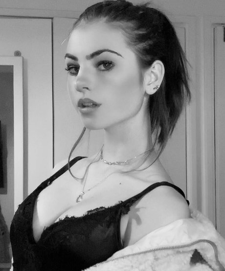 skyepastapins model pornographic picture