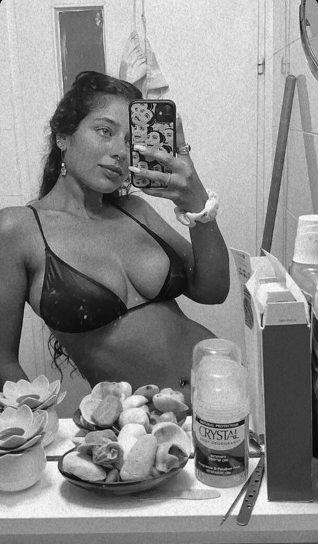 Li Yam Dvash star nude img