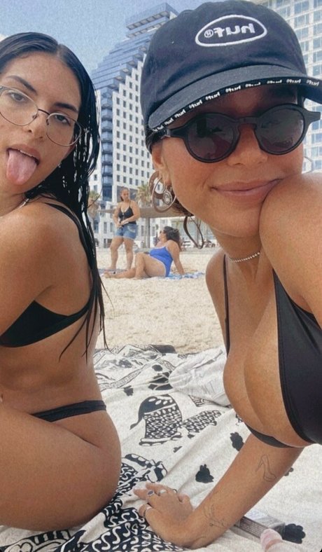 Li Yam Dvash exclusive model pictures