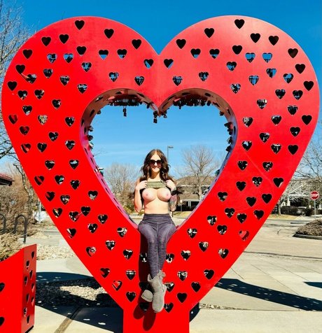 LadyWolf44 star top picture