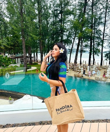 Cinthia Cruz exclusive star images