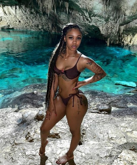 Yuno Zaza pornstar high quality pics