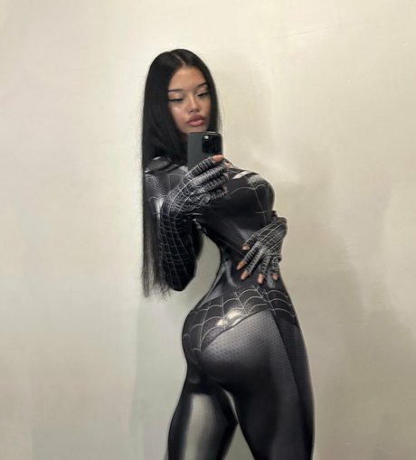 Naribnb model xxx photo