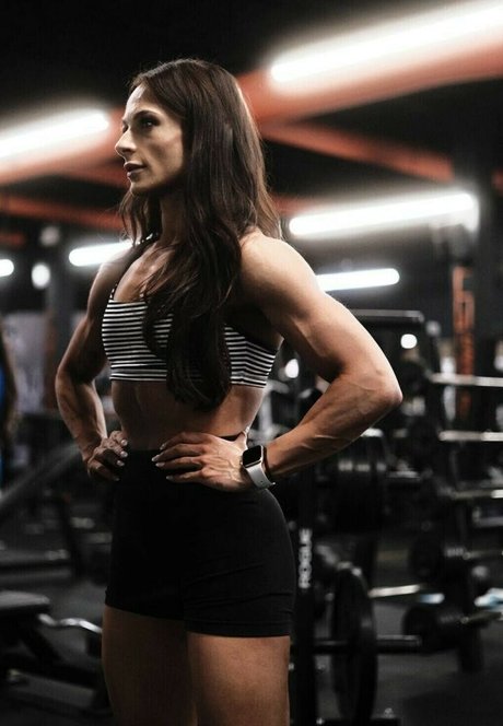 musclemilly hot star photo