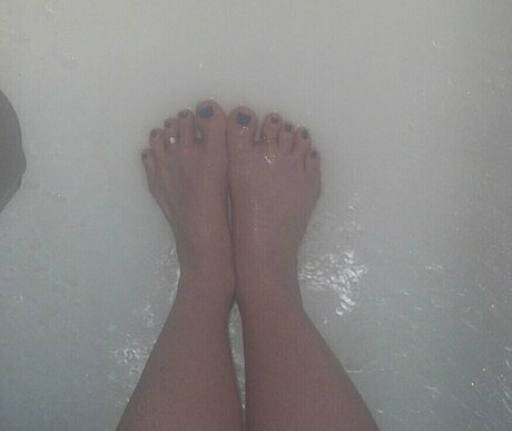 Emrrowley pornographic model img