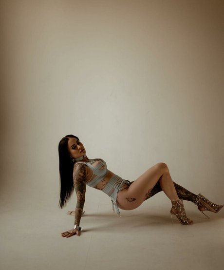 Megs v2 erotic model img