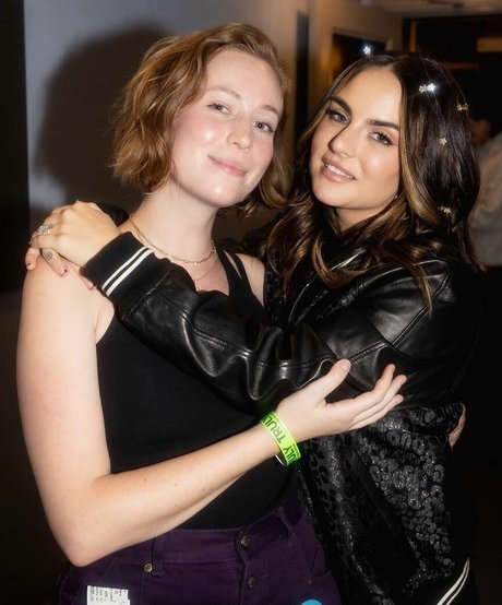 Hannah Einbinder high quality model galleries