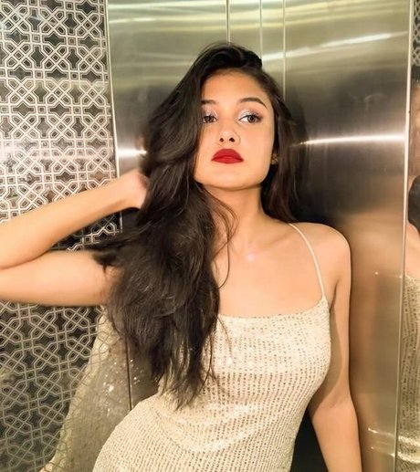 Aayushi Verma xxx star img