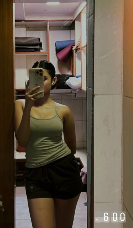 Aayushi Verma nice model photo