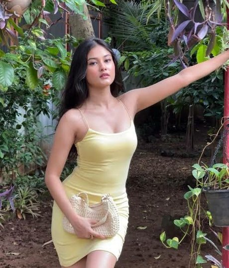 Aayushi Verma model nudes pics