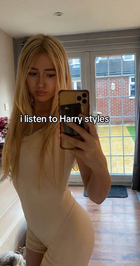 a mae 04 hot pornstar picture