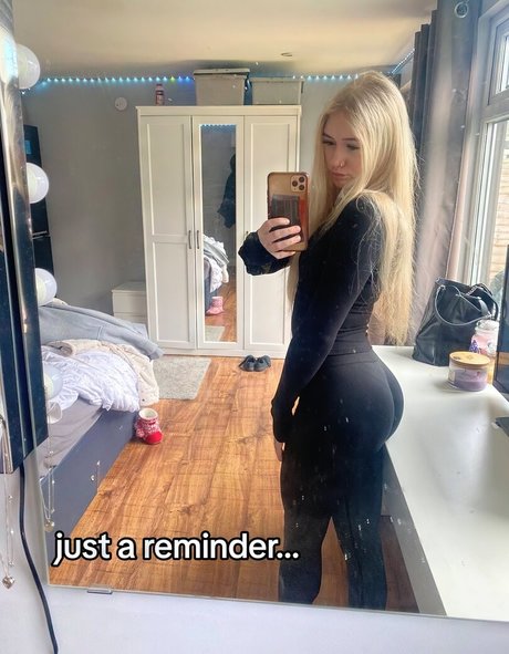 a mae 04 hot pornstar picture