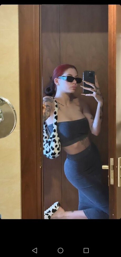 Ukiq nude pornstar gallery