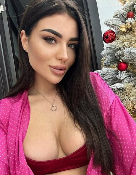 mila moon sexy actress pic