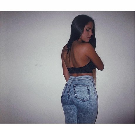 Kika model art galleries