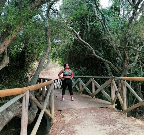 elviabombon hot actress galleries