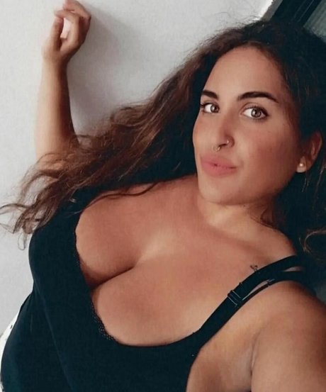 elviabombon naked model pics