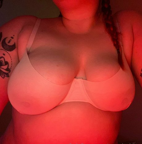 moody kitty pretty actress photos