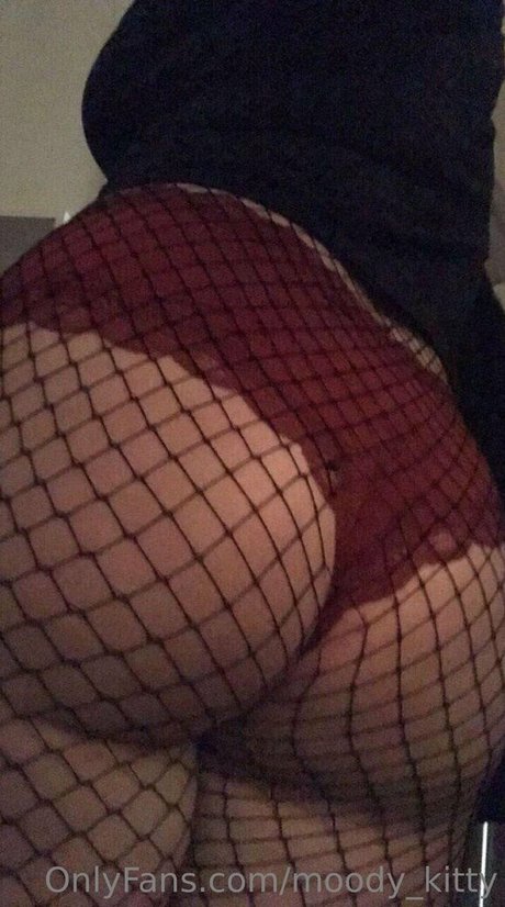 moody kitty model art pics