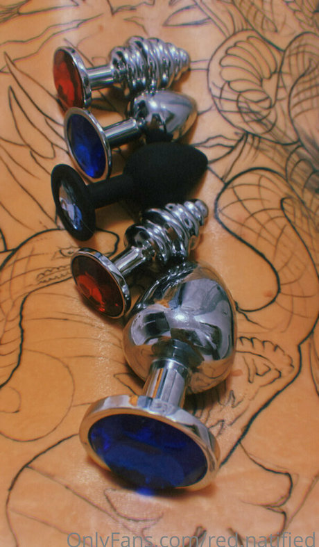 red natified star hot image