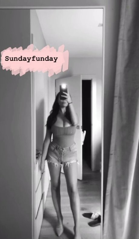 Darcy Buchan erotic model picture