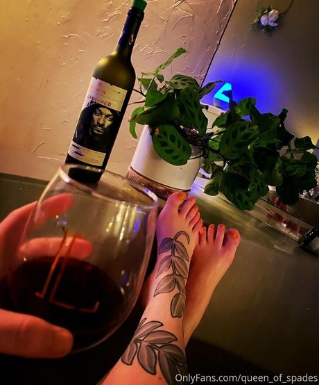 queen of spades exclusive model picture