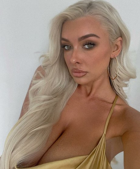 Lucy Cartlidge beautiful model picture