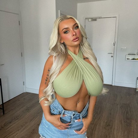 Lucy Cartlidge pretty star photo