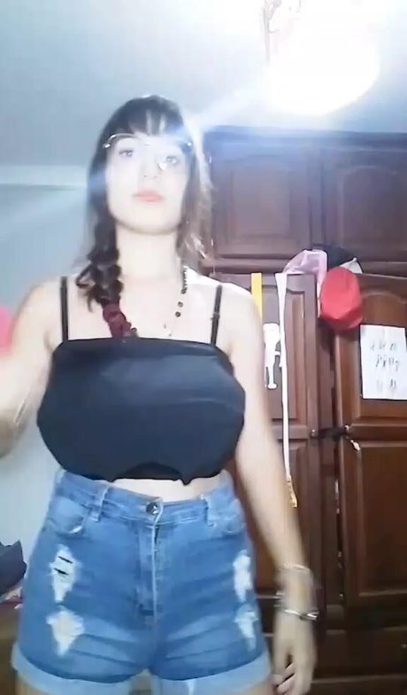 Cam Howden porn model pic