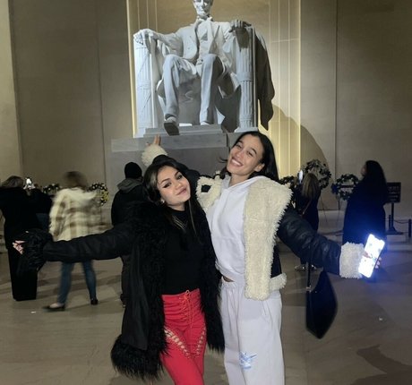 Tara Yummy hot actress picture