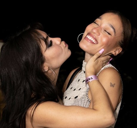 Tara Yummy pretty model image