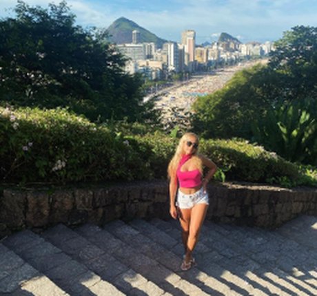 Larisse Farias art actress photos