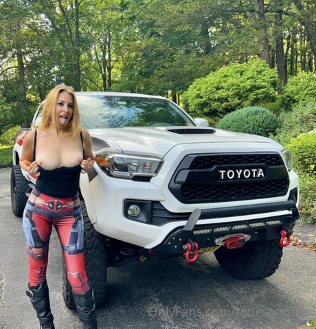 tittiesandtaco nude star img