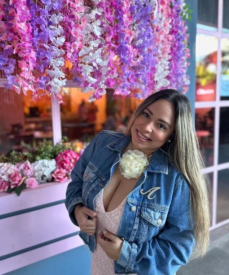 Akaren star naked gallery