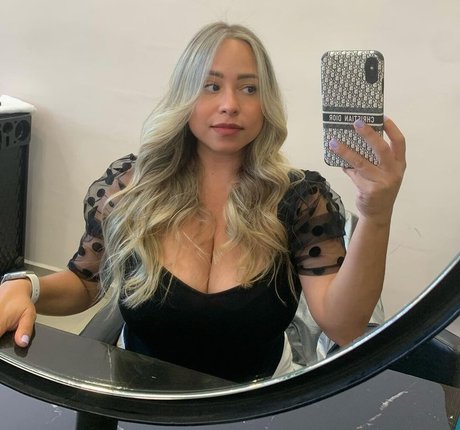 Akaren nudes star photo