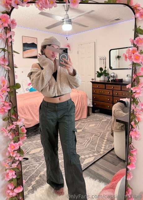 cassieknightxo pretty model pic