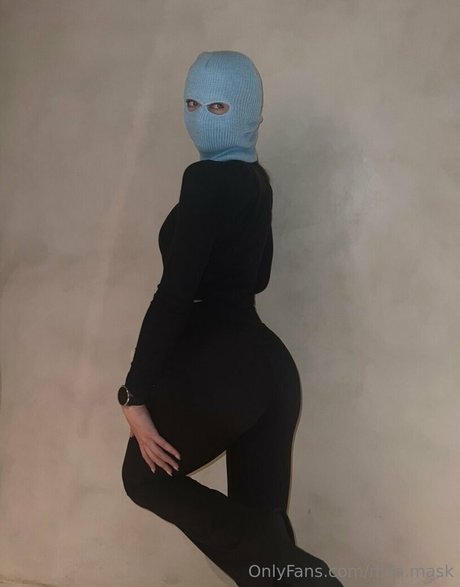 mila mask perfect model picture