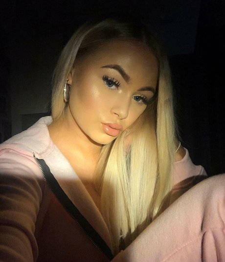 Lucy M nude star pic