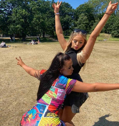 Lucy M adult model image