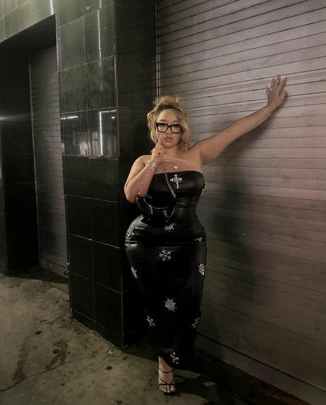 busty milf onlyfans nude images