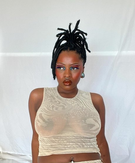 Jacinda model porn picture