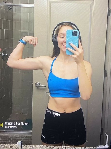 Makayla Turner porn model pic