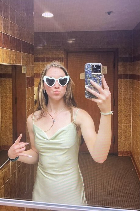 Makayla Turner erotic actress img