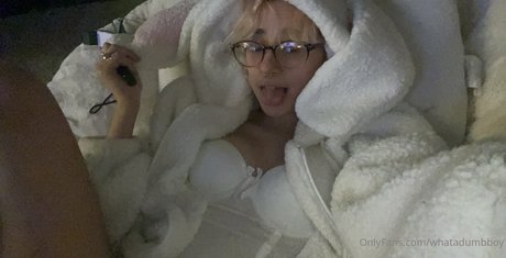 gremlinbae naked model img