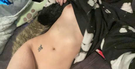 gremlinbae model adult image