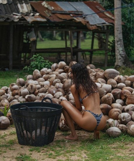 Bruna Lirio model perfect picture