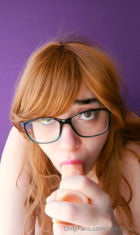 Miki Blue xxx model photo