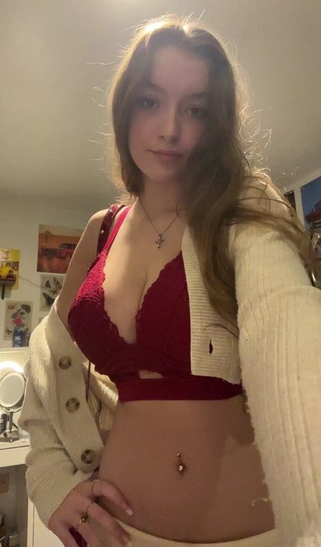 carlovesu333 pretty actress pic