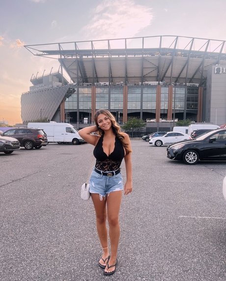 Ava Schillaci model nude pic